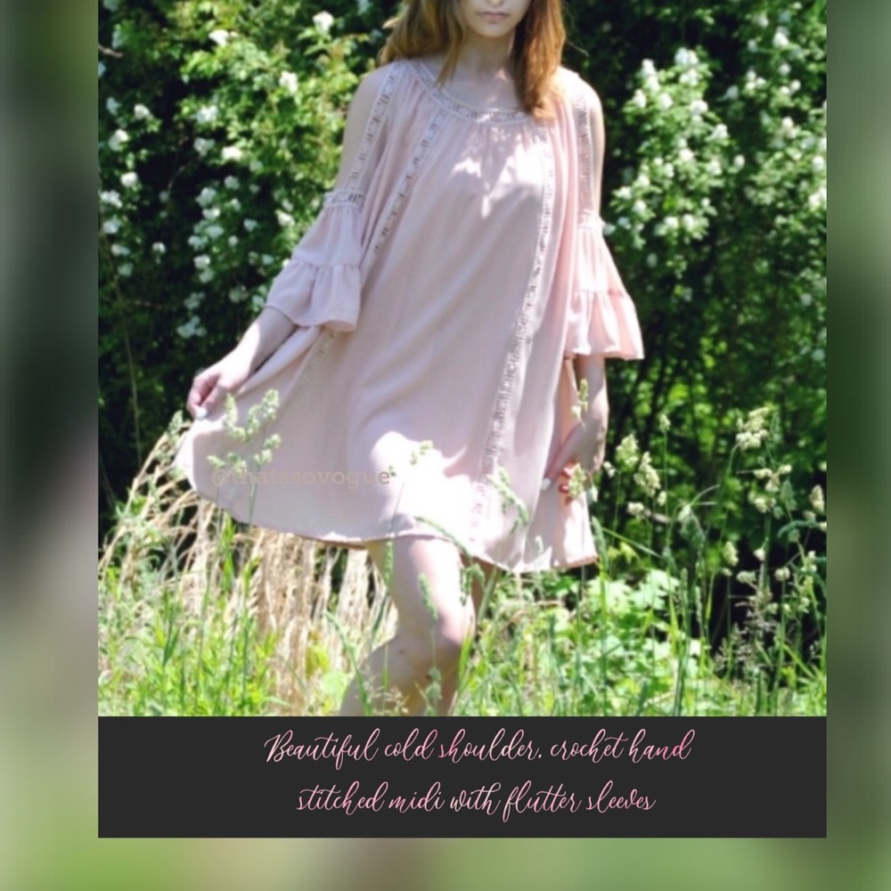 🇺🇸Flows beautifully. Gorgeous, lined, flut…